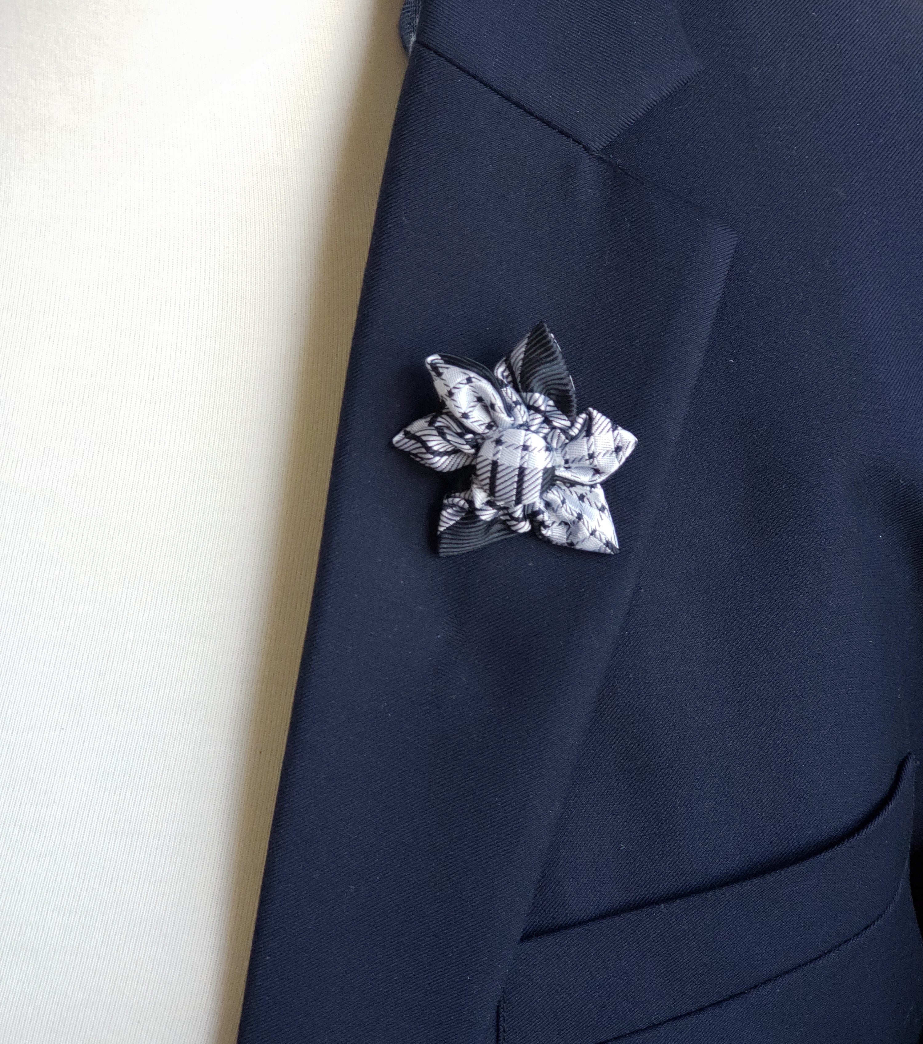 Palaka Flower Lapel Pin Black