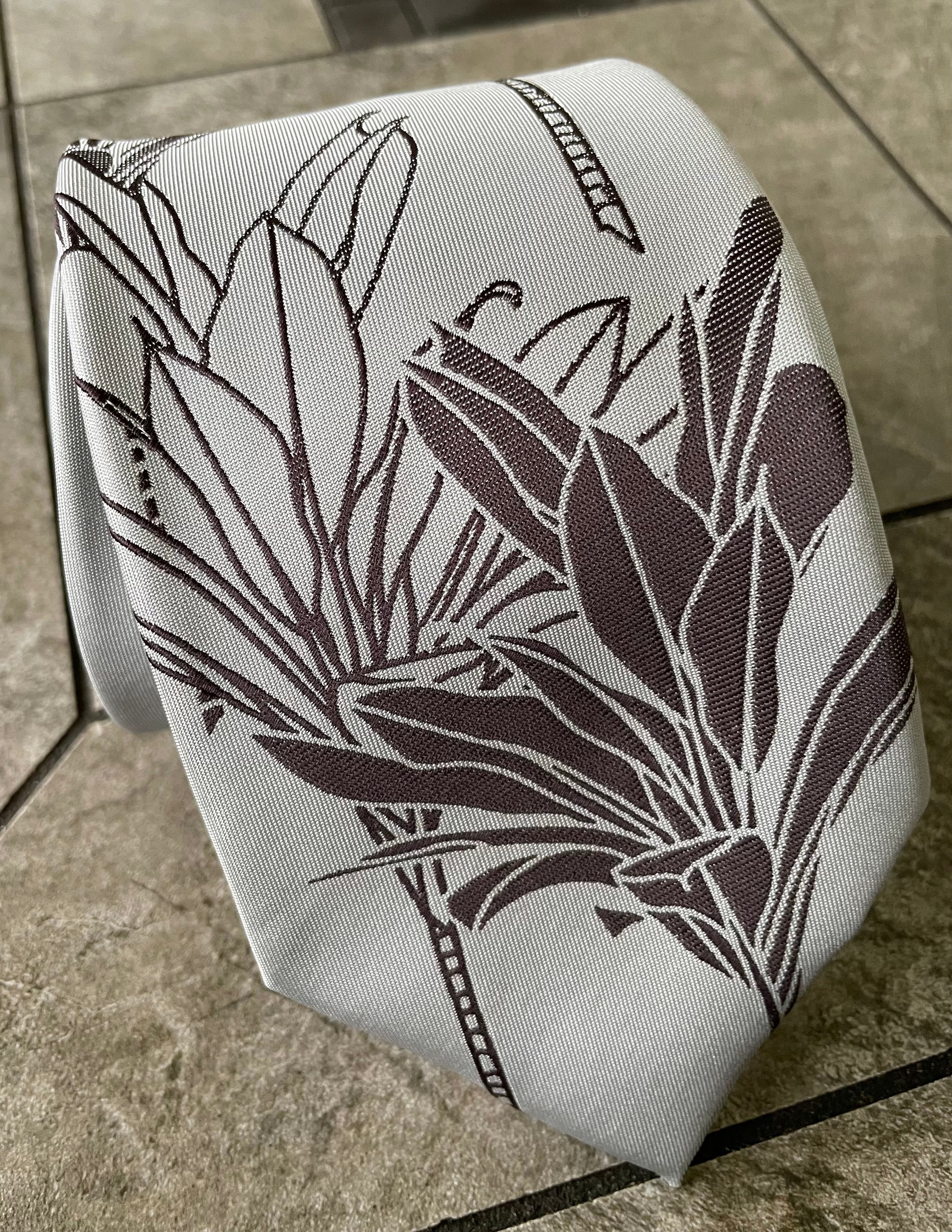 Ti Plant Silver/Brown Modern Necktie